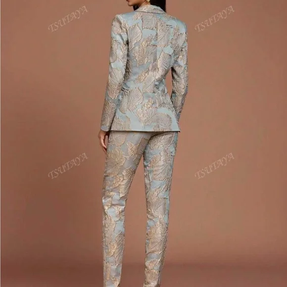 Chic Women's Blue and Cream Colored Pantsuit. Quite beautiful raised baroque. - Picture 2 of 14